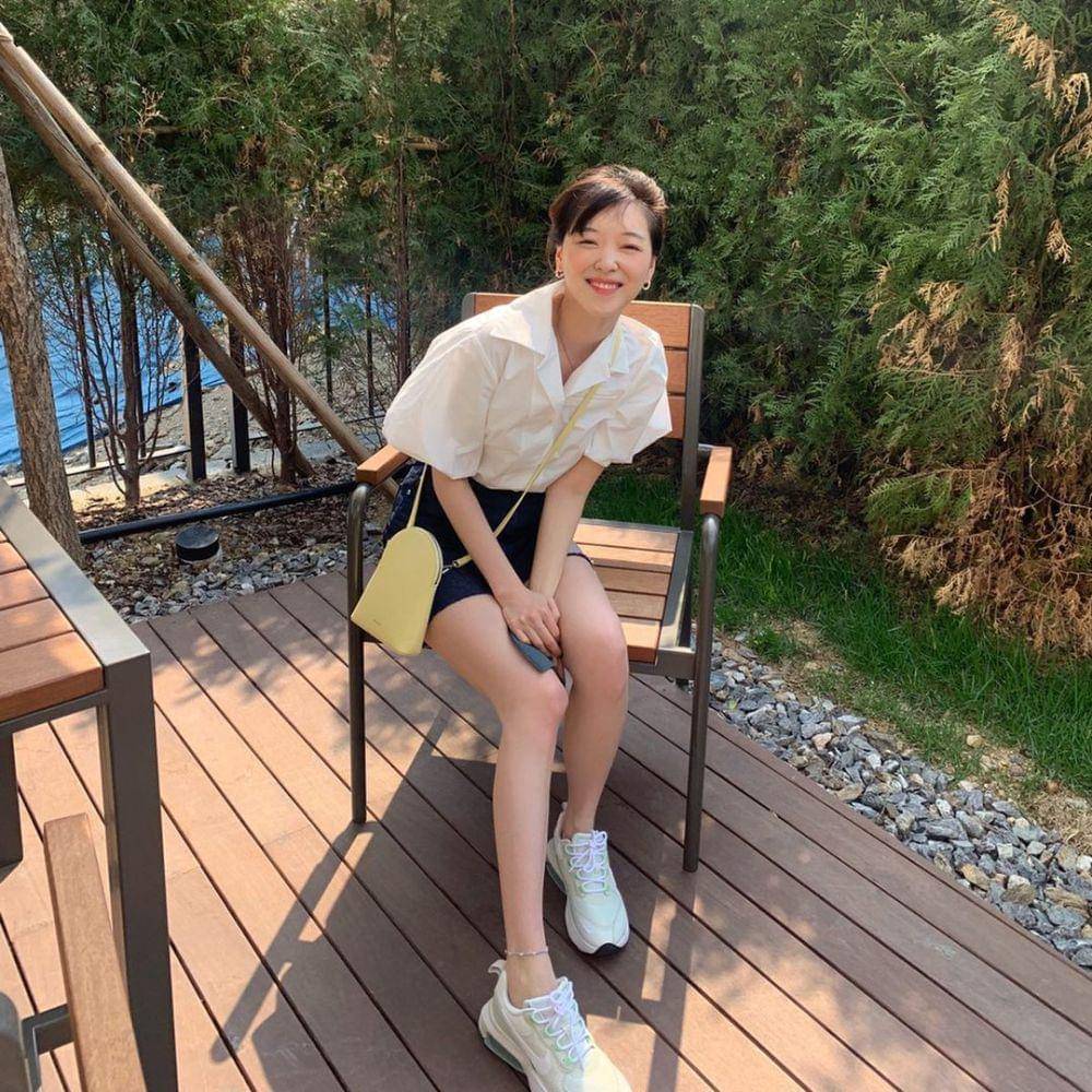 Jo Woo Ri (instagram.com/j_ourly)