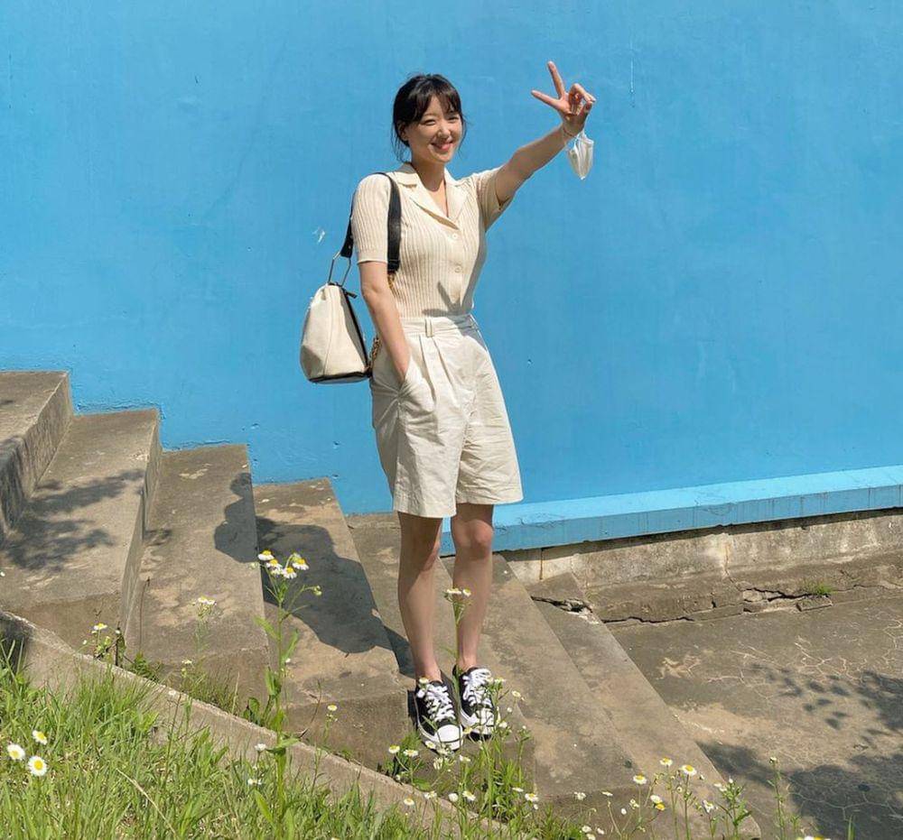 Jo Woo Ri (instagram.com/j_ourly)