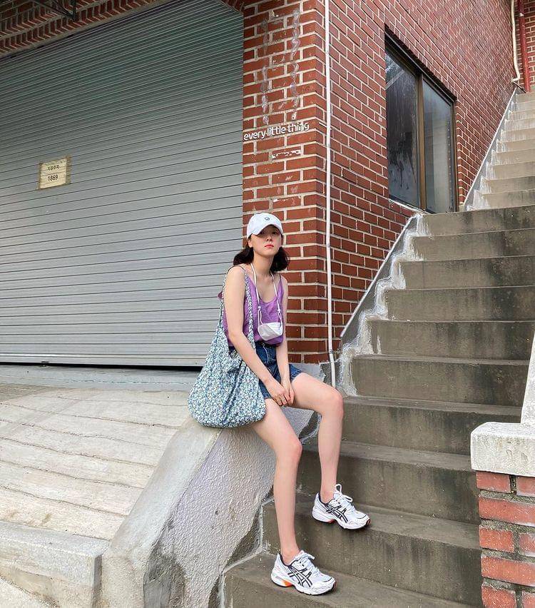 Jo Woo Ri (instagram.com/j_ourly)