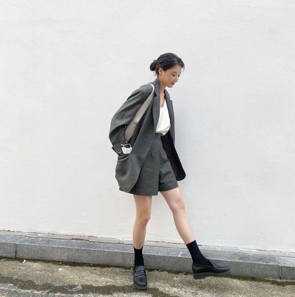 Jo Woo Ri (instagram.com/j_ourly)