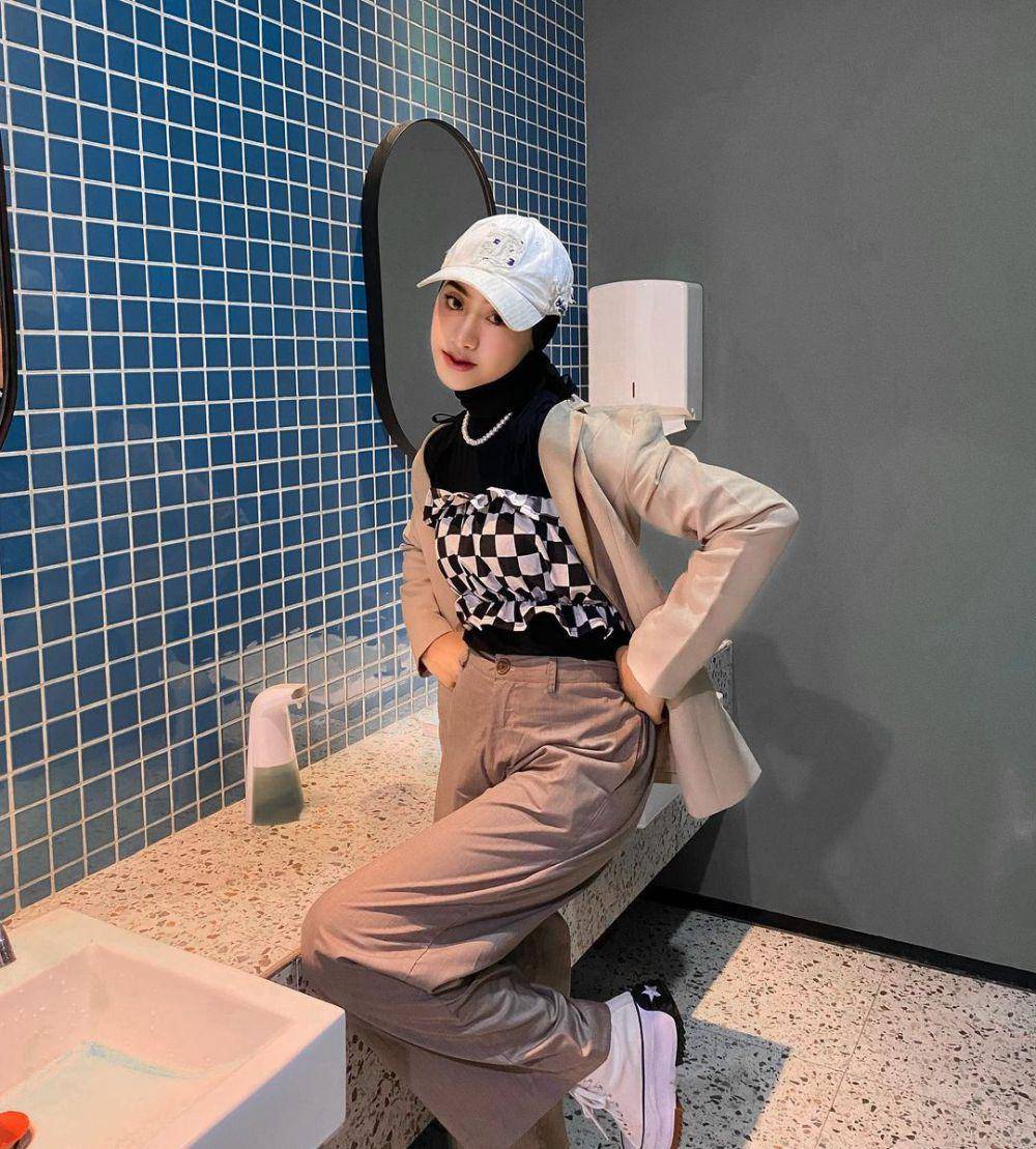 Nimas Azlia (instagram.com/azzllia)