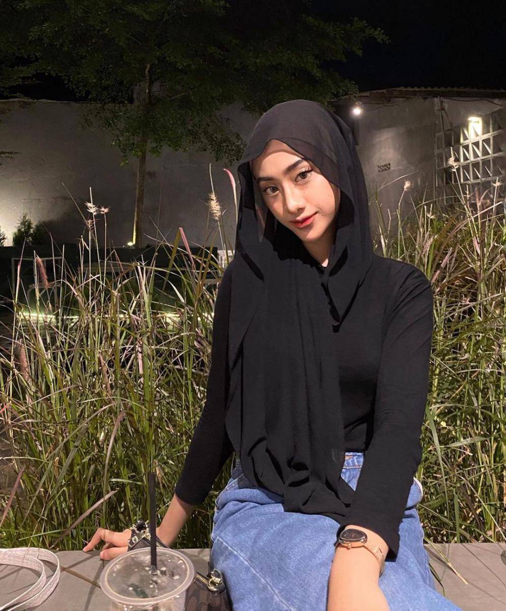 Nimaz Azlia (instagram.com/azzllia)