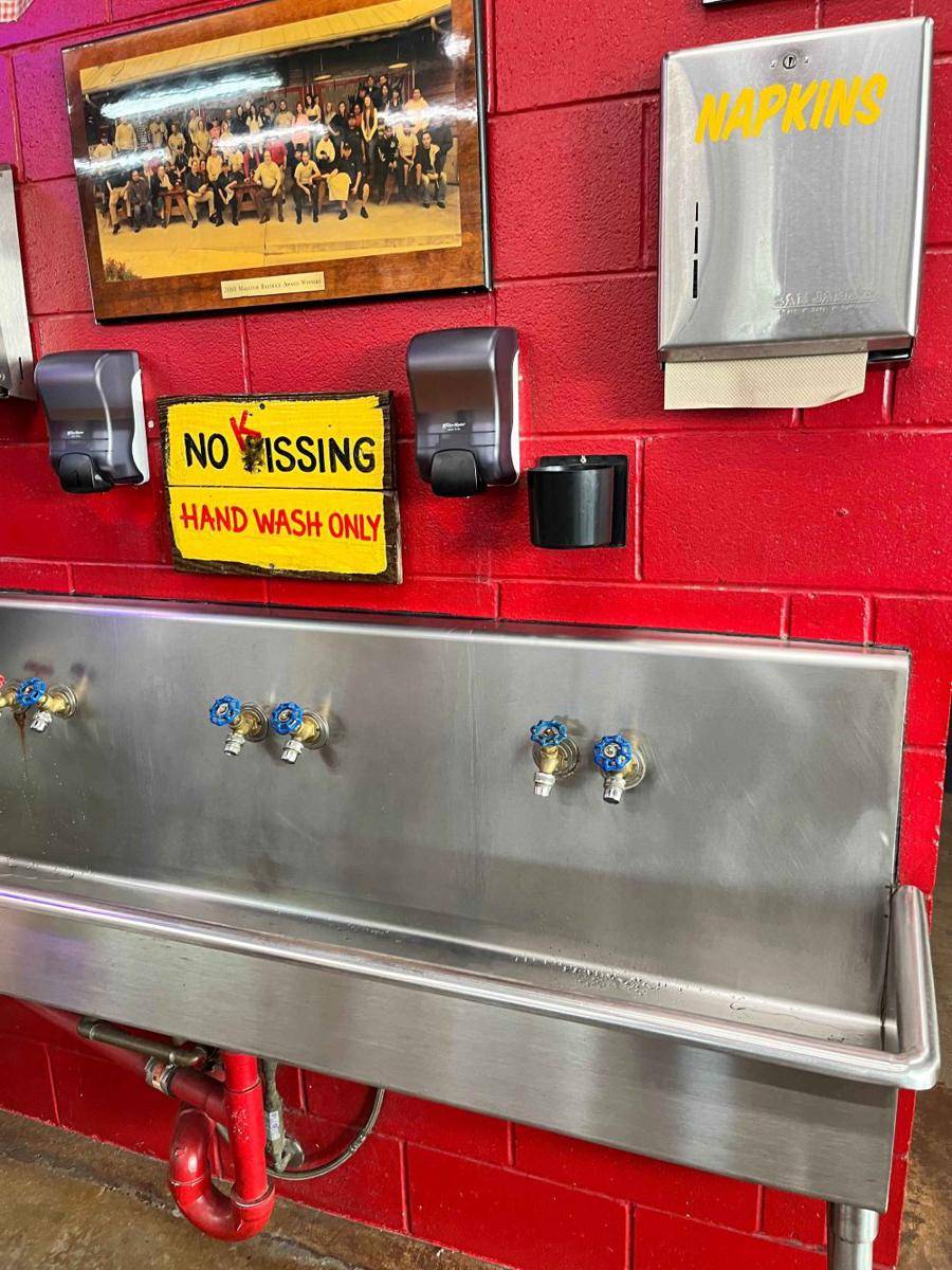 Potret kocak peraturan nyeleneh di toilet umum (reddit.com/user/AnotherSnoopy)