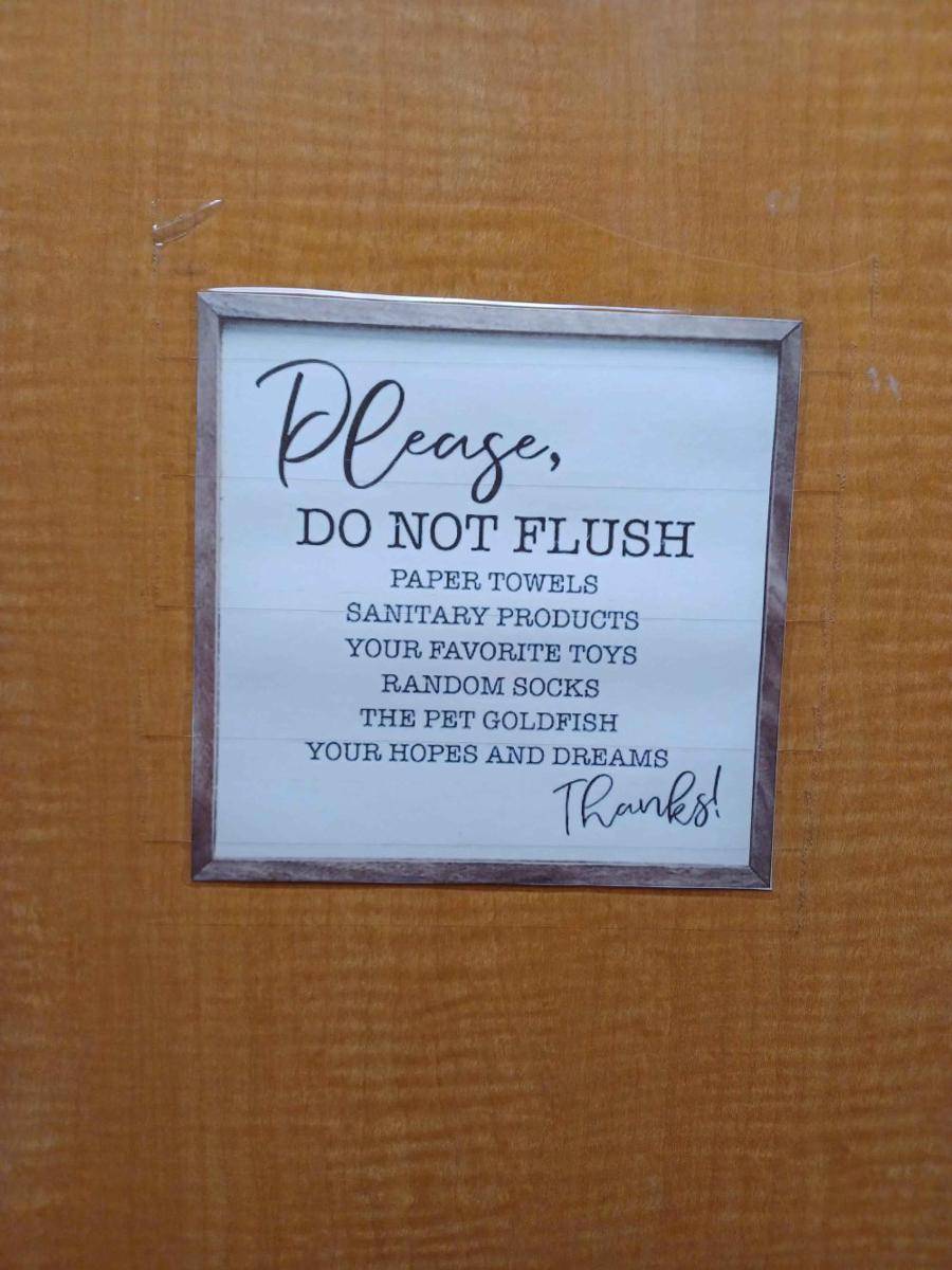 Potret kocak peraturan nyeleneh di toilet umum (reddit.com/user/Puzzleheaded_Pay1152)