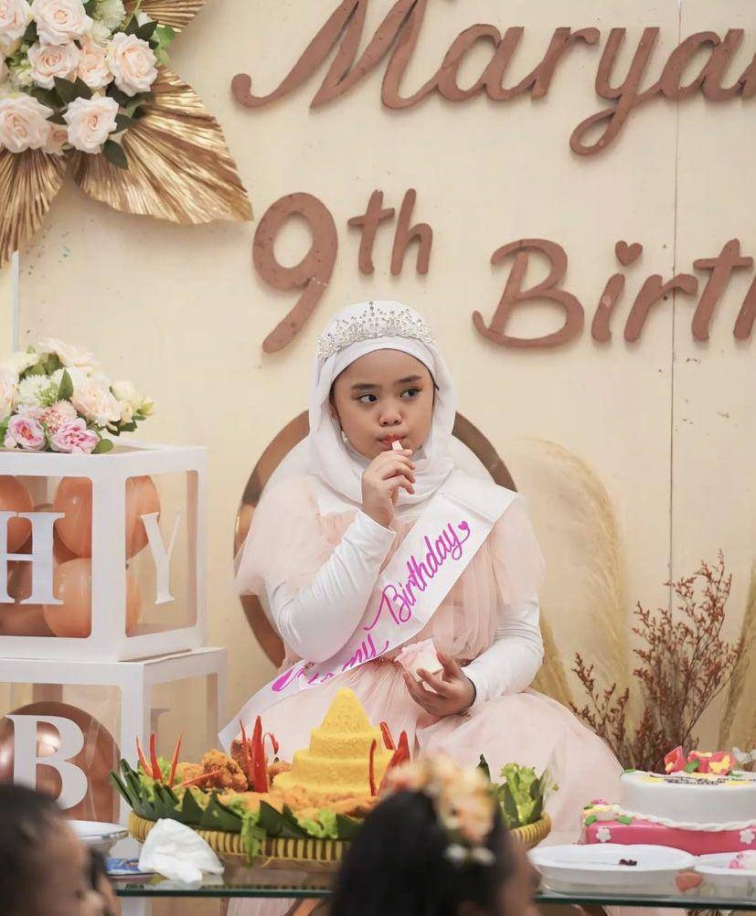 potret ultah ke-9 Maryam, anak Oki Setiana Dewi (Instagram.com/maryam_nusaibah_abdullah)