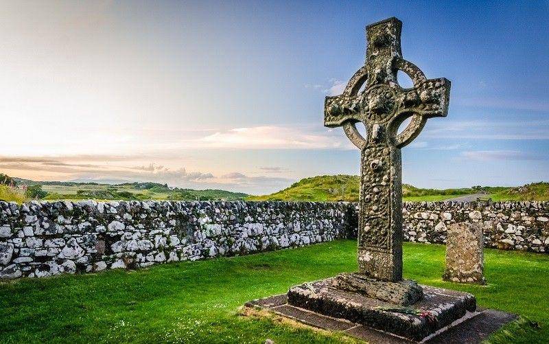 Ringed Cross (theirishjewelrycompany.com)