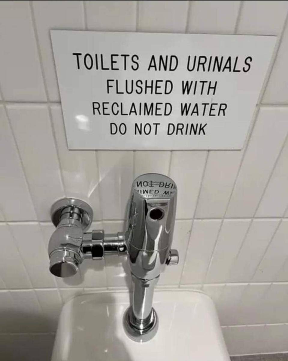 Potret kocak peraturan nyeleneh di toilet umum (reddit.com/user/Lmanwell23)