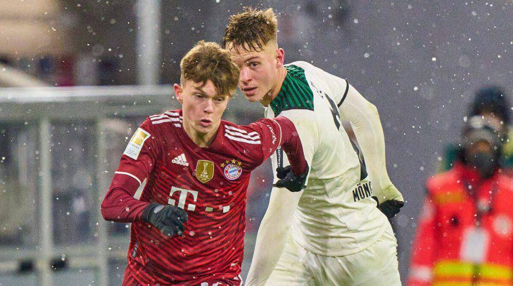 Paul Wanner (jersey merah) (twitter.com/FCBayern)