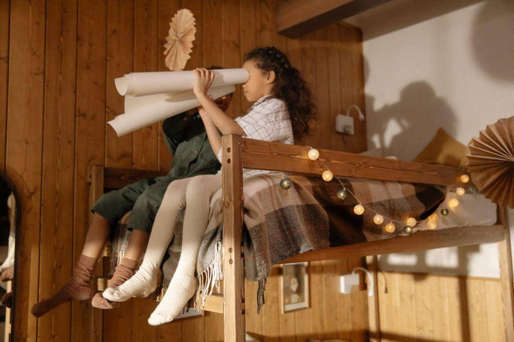 ilustrasi dipan tingkat (pexels.com/cottonbro studio)