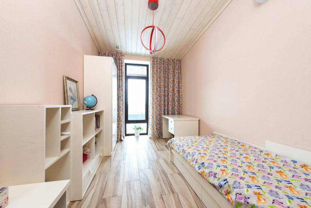 ilustrasi kamar sederhana (pexels.com/Max Rahubovskiy)