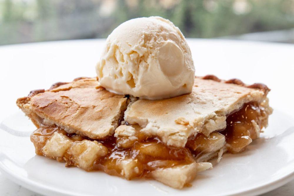 apple pie dan ice cream (pexels.com/Spencer Davis)