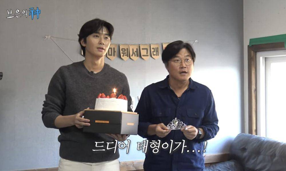 Park Seo Jeon dan Na PD suprise V BTS (YouTube.com/Channel Fullmoon)