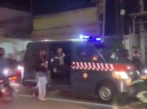 Polsek Lowokwaru datang untuk melerai keributan di Mie Gacoan Tlogomas. (Twitter/@infomalang)