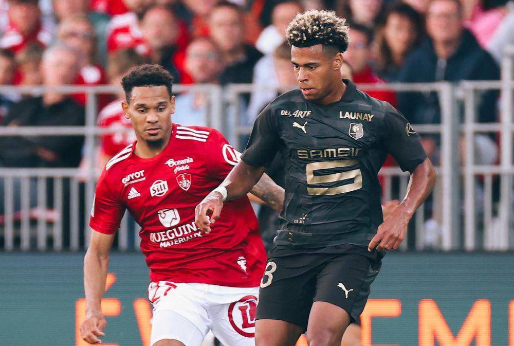 Désiré Doué (hitam) saat membela Stade Rennais. (instagram.com/desire.doue)