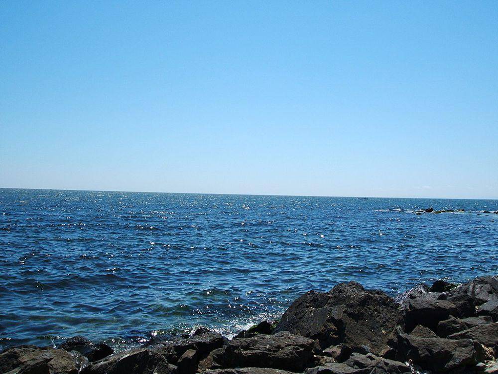 Laut hitam (commons.wikimedia.org/Monika)