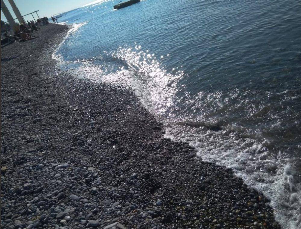 Pantai di laut hitam (commons.wikimedia.org/Shurova Tatyna)
