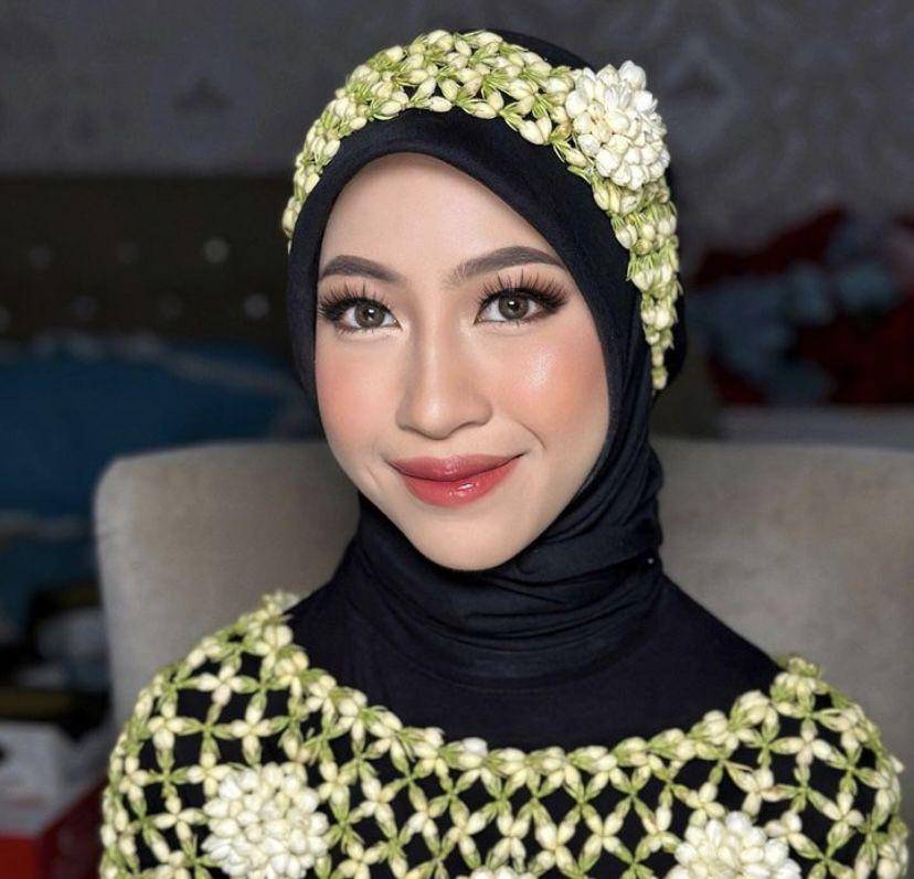 potret Adiba Khanza di acara pengajian dan siraman jelang pernikahan (Instagram.com/vivithalib)