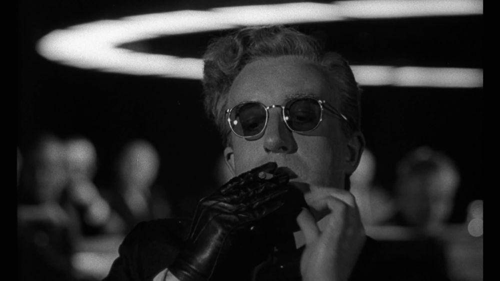 Dr. Strangelove, or How I Learned to Stop Worrying and Love the Bomb  (dok. Columbia Pictures / Dr. Strangelove)
