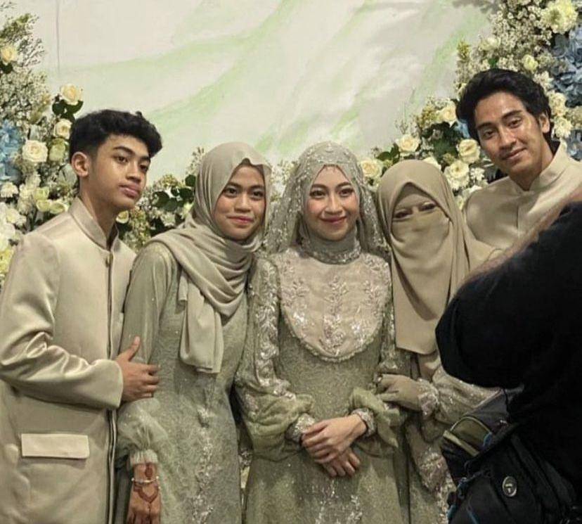 potret keluarga dampingi Adiba Khanza di pengajian jelang pernikahan (Instagram.com/adibaegy)