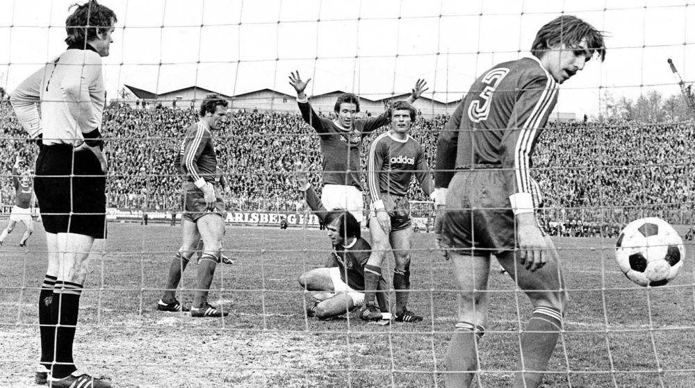 FC Saarbrücken membantai Bayern Muenchen 6-1. (dfb.de)