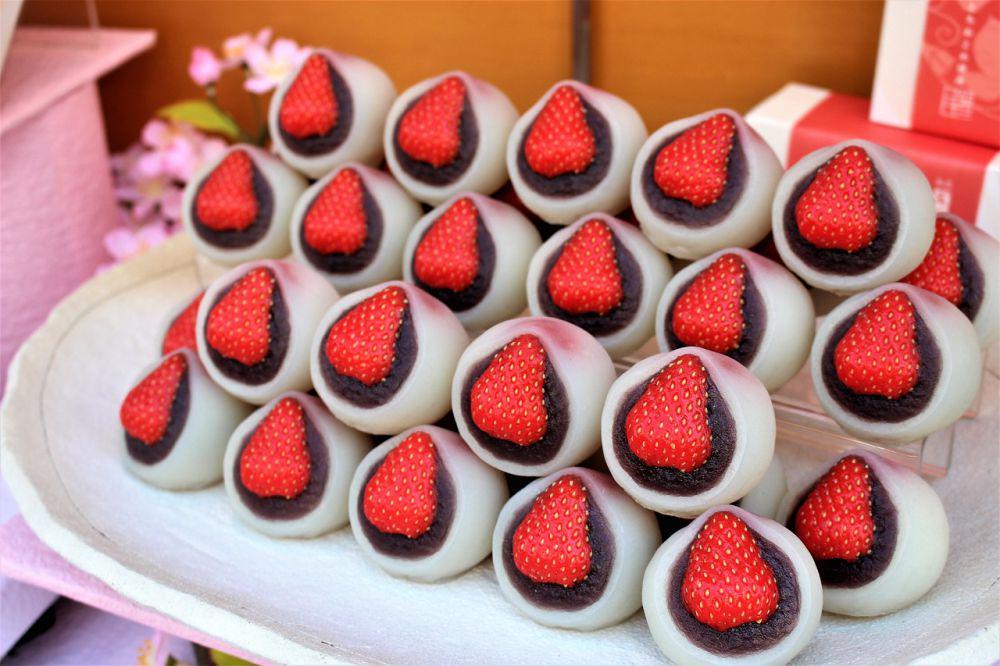 5 Tren Makanan Viral dari Buah Strawberry, Sempat Icip?