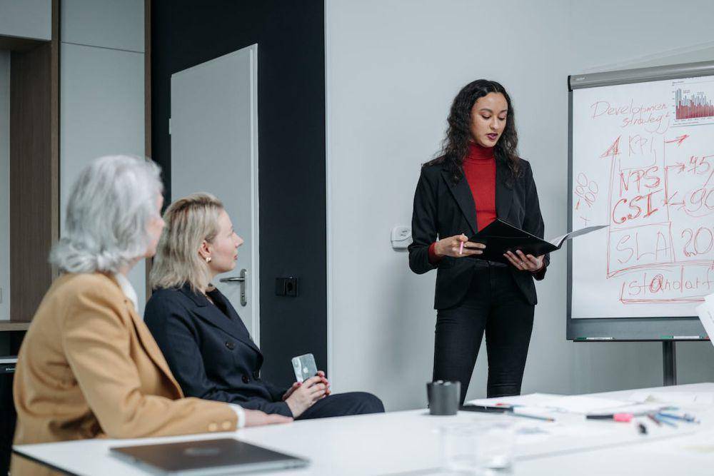 ilustrasi suasana kantor (pexels.com/Pavel Danilyuk)