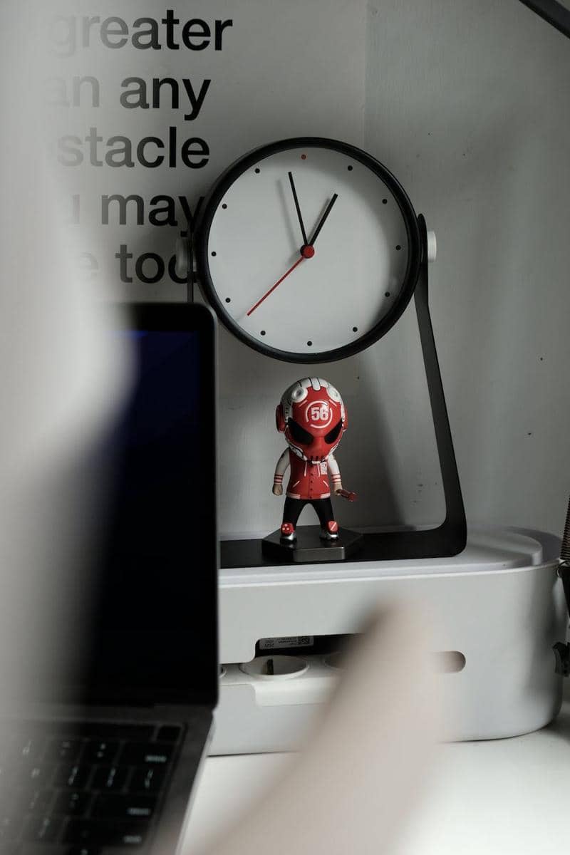 Ilustrasi Action Figure (pexels.com/id-id/@febri-adiawarja-277777573)