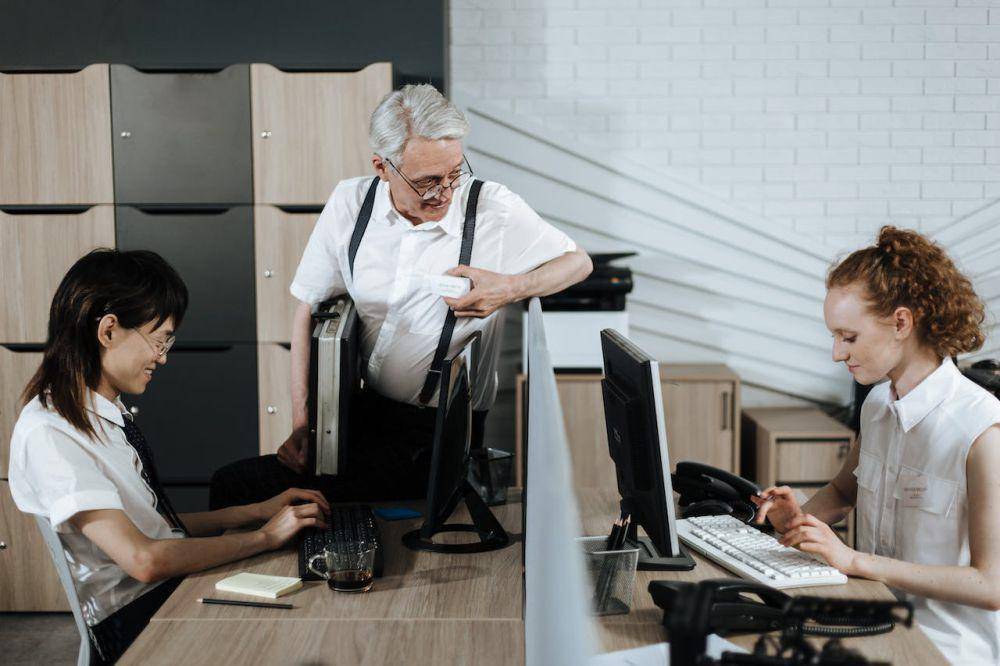 ilustrasi suasana kantor (pexels.com/Ron Lach)