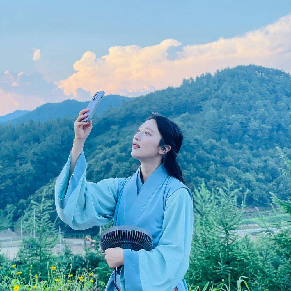 potret keseruan Pyo Ye Jin di balik layar drakor Moon in the Day (instagram.com/yjiinp)