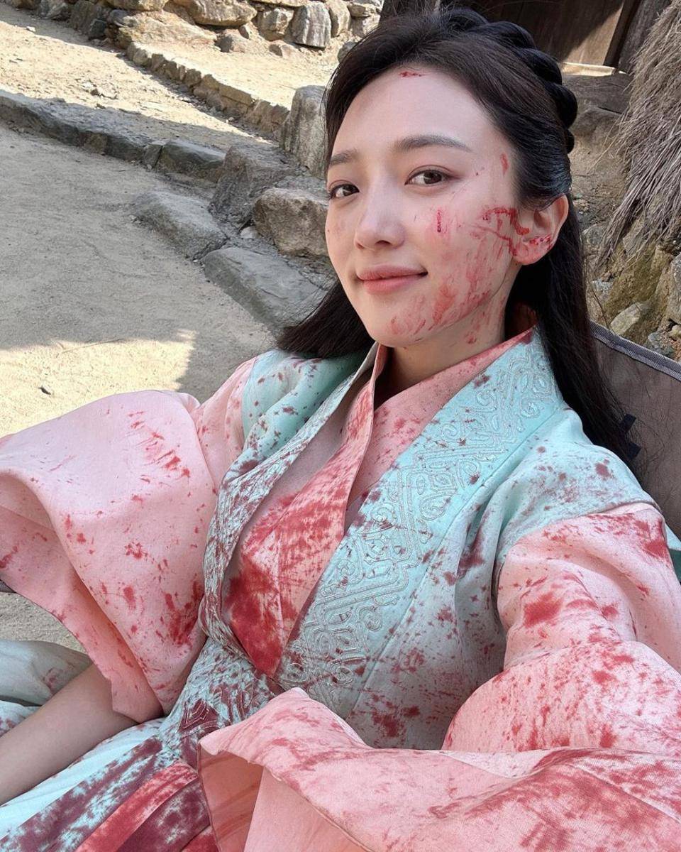 potret keseruan Pyo Ye Jin di balik layar drakor Moon in the Day (instagram.com/yjiinp)
