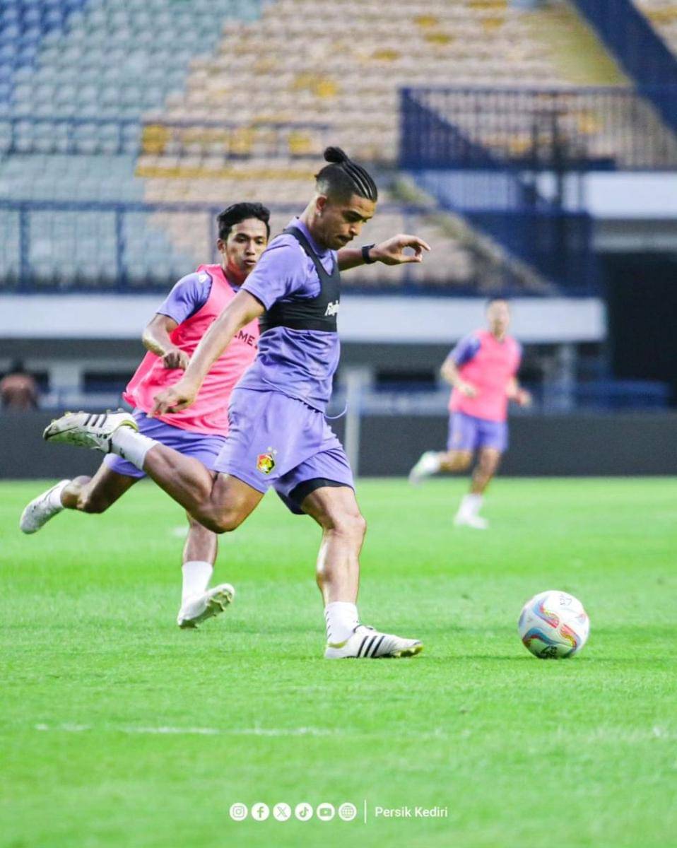 Pemain Persik Kediri saat berlatih. Instagram.com/@persikfcofficial