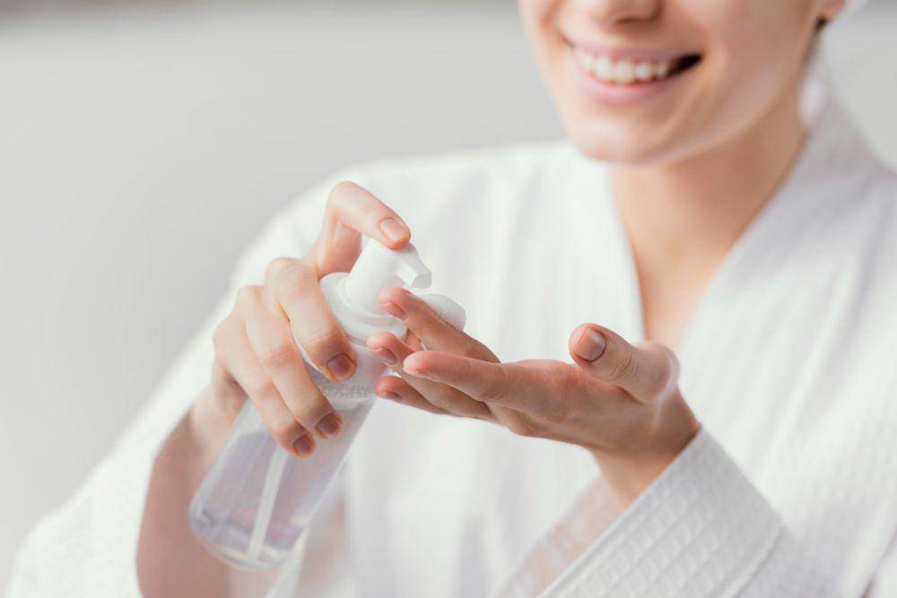ilustrasi micellar water (freepik.com/freepik)
