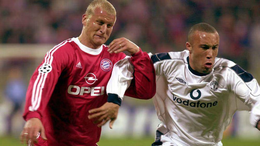 Manchester United melawan Bayern Munich di perempat final Liga Champions 2000/2001. (fcbayern.com)