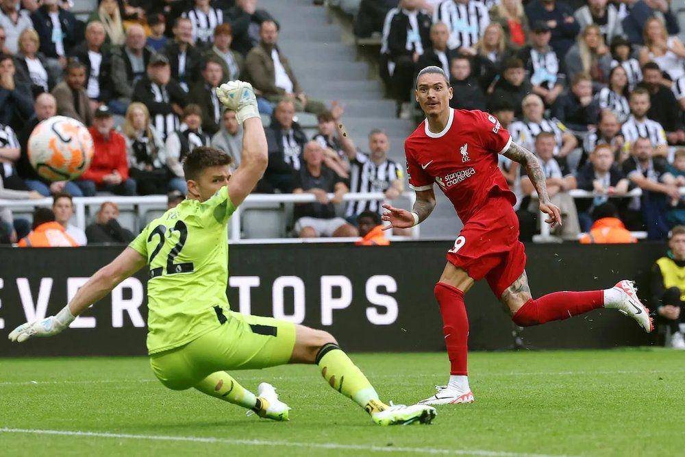 Darwin Nunez menjebol gawang Newcastle United pada pekan kedua EPL 2023/2024. (premierleague.com)