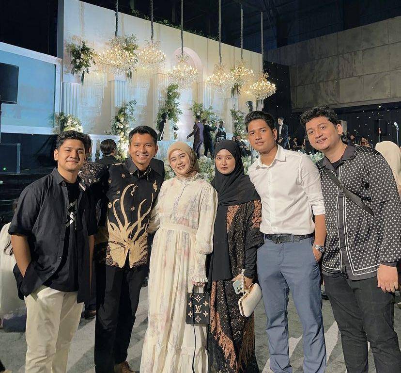 Alifhia Fitri dan Reza Surya ke nikahan Adiba dan Egy (instagram.com/alifhiafitri)