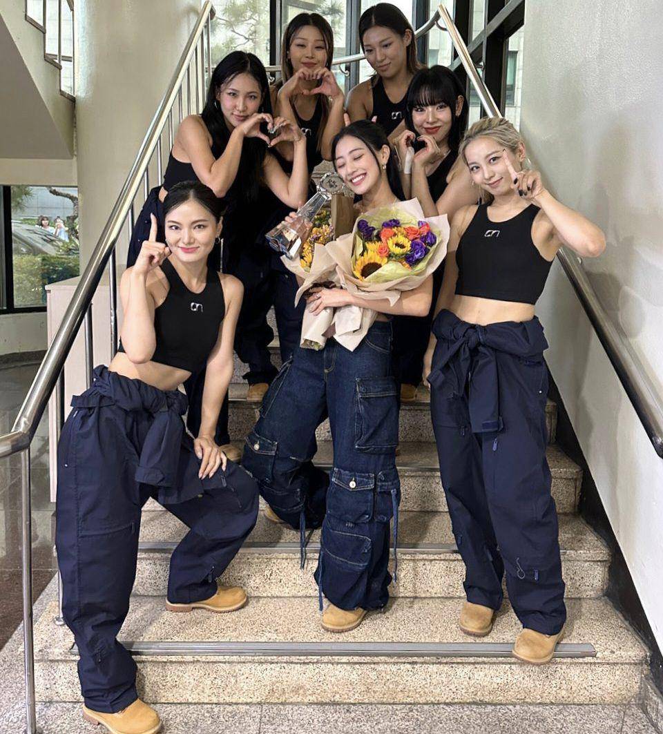 Jihyo TWICE (twitter.com/JYPETWICE)