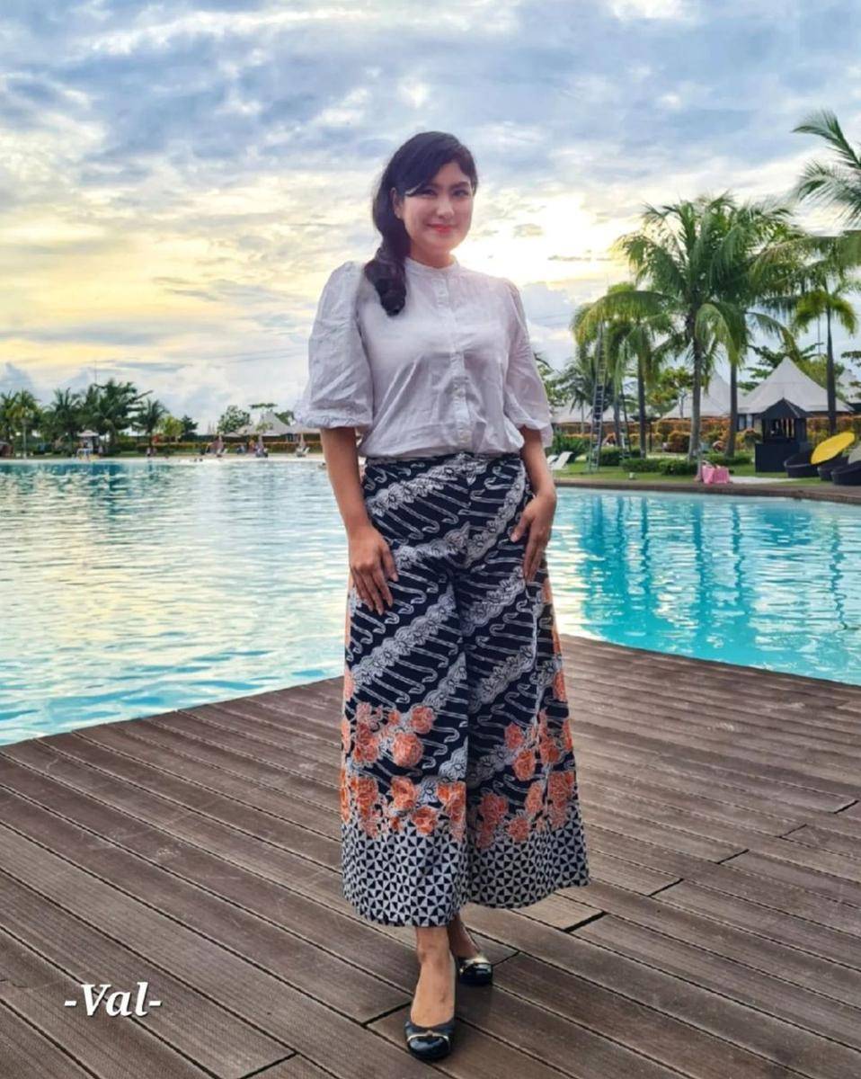 OOTD Valerina Daniel. (instagram.com/valerinadaniel)