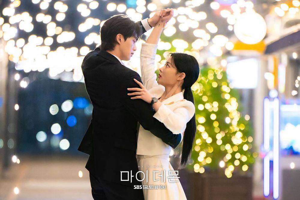 Jeong Gu Won (Song Kang) dan Do Do Hee (Kim Yoo Jung) di drama My Demon (instagram.com/sbsdrama.official)