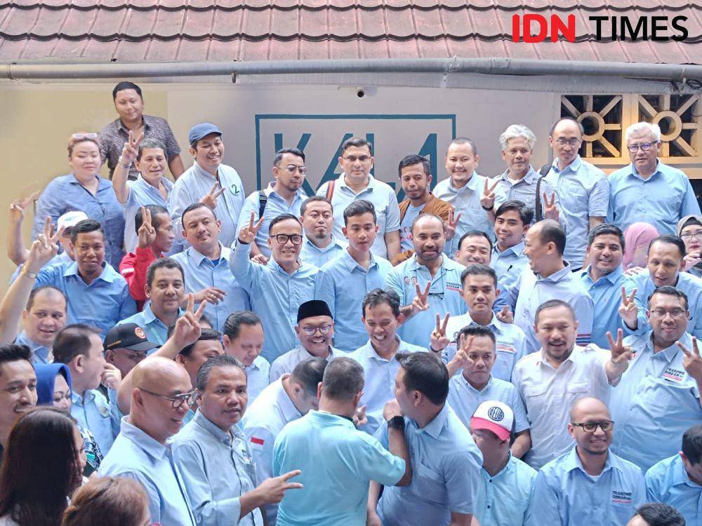 Gibran Rakabuming Raka berjumpa para relawan di Jakarta Selatan, Senin (11/12/2023). (IDN Times/Tino)