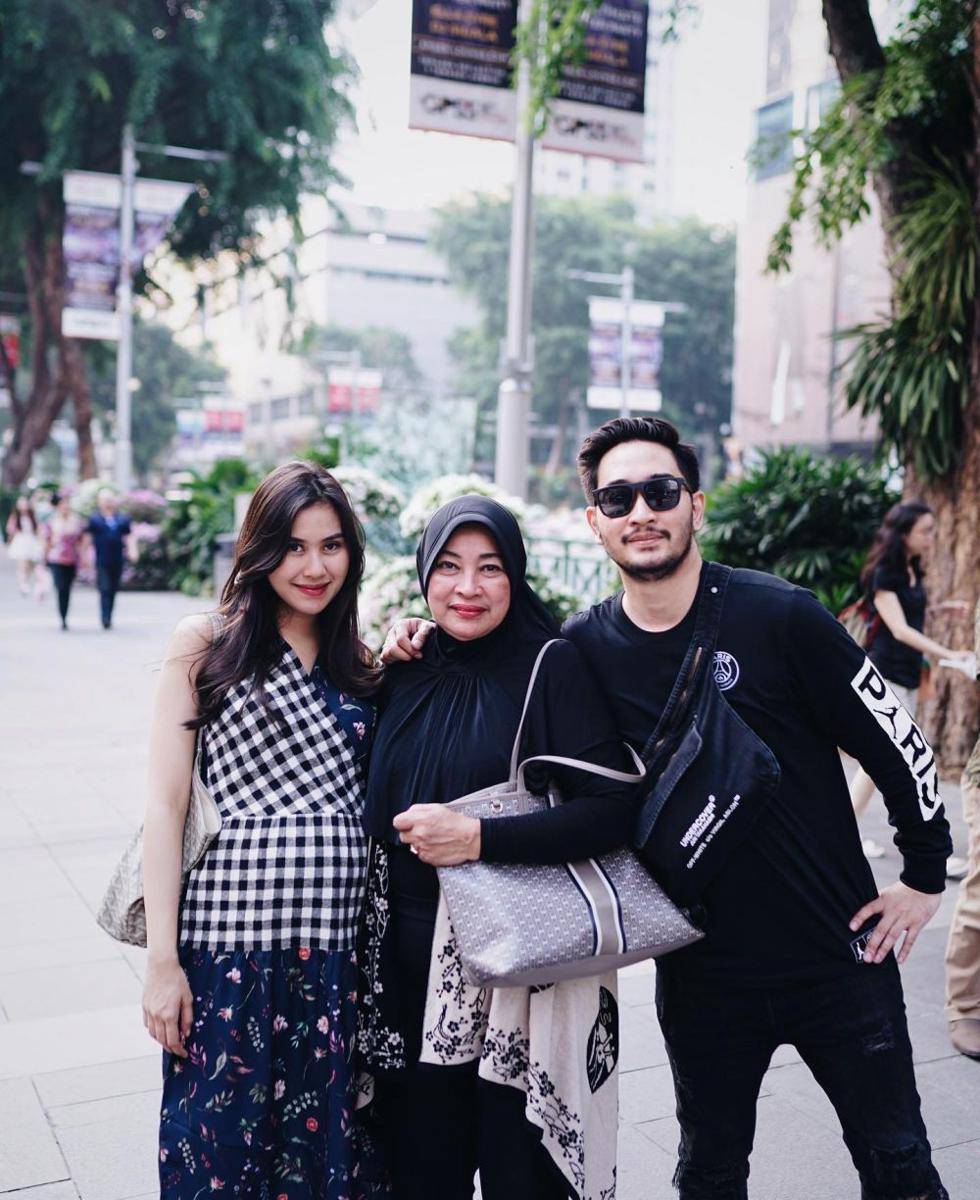 potret kedekatan Jeje dan ibu (instagram.com/syahnazs)