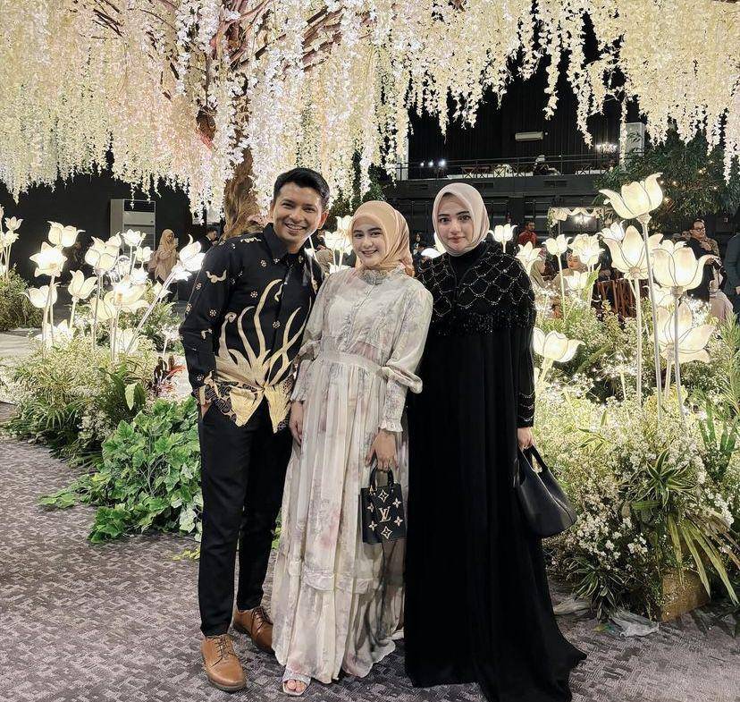 Alifhia Fitri dan Reza Surya ke nikahan Adiba dan Egy (instagram.com/alifhiafitri)