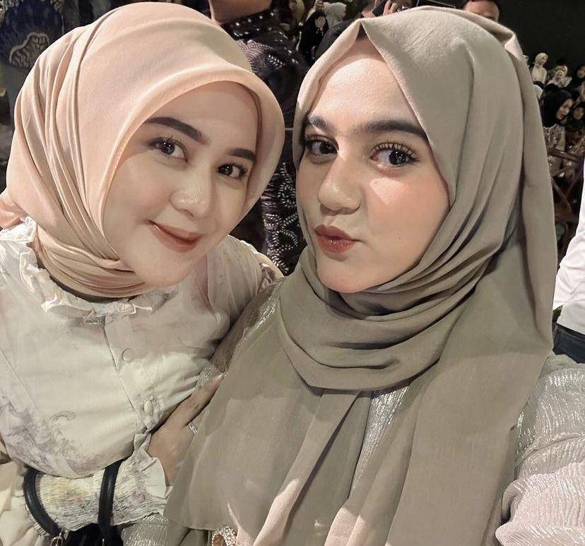 Alifhia Fitri dan Reza Surya ke nikahan Adiba dan Egy (instagram.com/alifhiafitri)