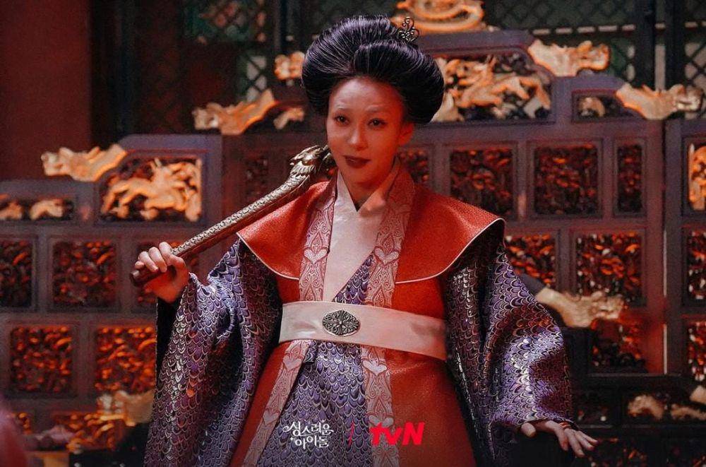 Jang Young Nam di drama The Heavenly Idol (instagram.com/tvn_drama)