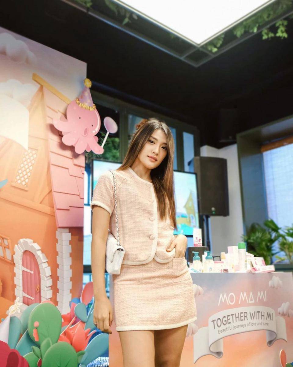 OOTD rok mini Anissa Aziza (instagram.com/anissaaziza)
