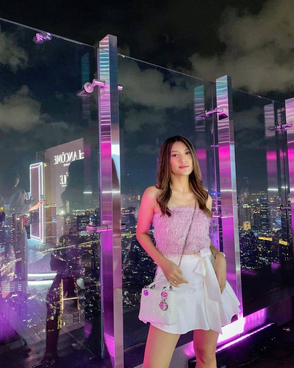 OOTD rok mini Anissa Aziza (instagram.com/anissaaziza)