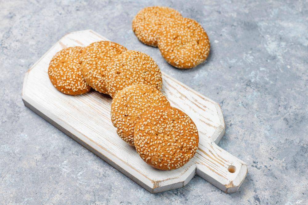 ilustrasi sesame cookies (freepik.com/azerbaijan_stockers)
