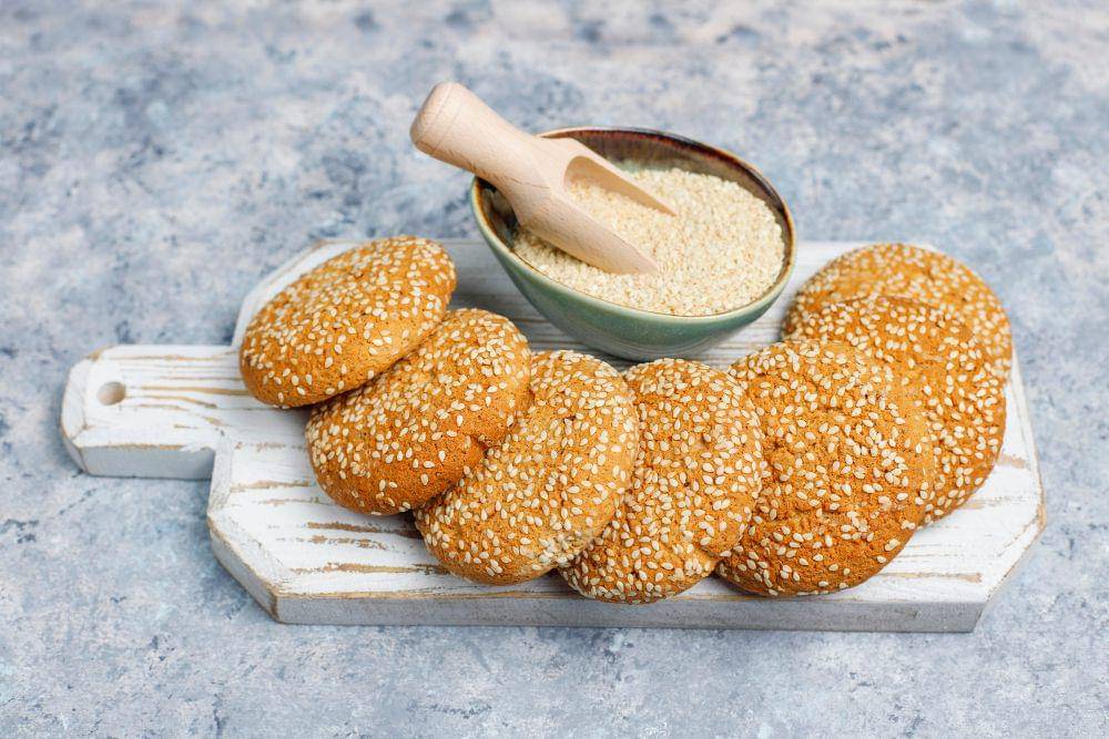 ilustrasi sesame cookies (freepik.com/azerbaijan_stockers)