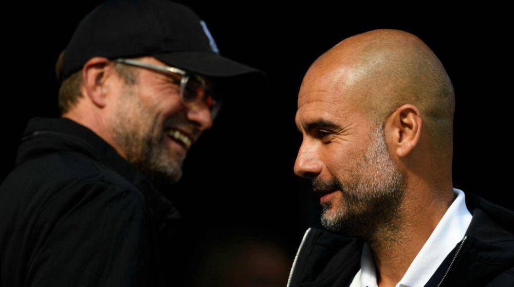 Juergen Klopp (kiri) bersama Pep Guardiola (kanan). (twitter.com/LFC)
