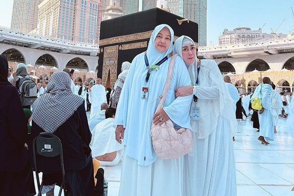 7 Potret Kenangan Ibu Jeje yang Meninggal dengan Mama Amy, Besan Goals