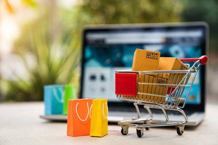 https://akcdn.detik.net.id/community/media/visual/2023/07/04/illustrasi-belanja-online-atau-e-commerce.jpeg?w=700&q=90